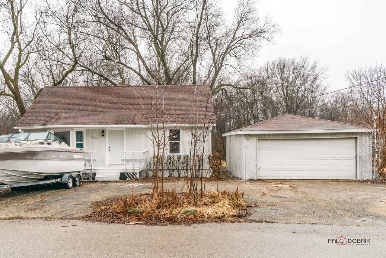 38236 N Lee Ave., Spring Grove, IL 60081