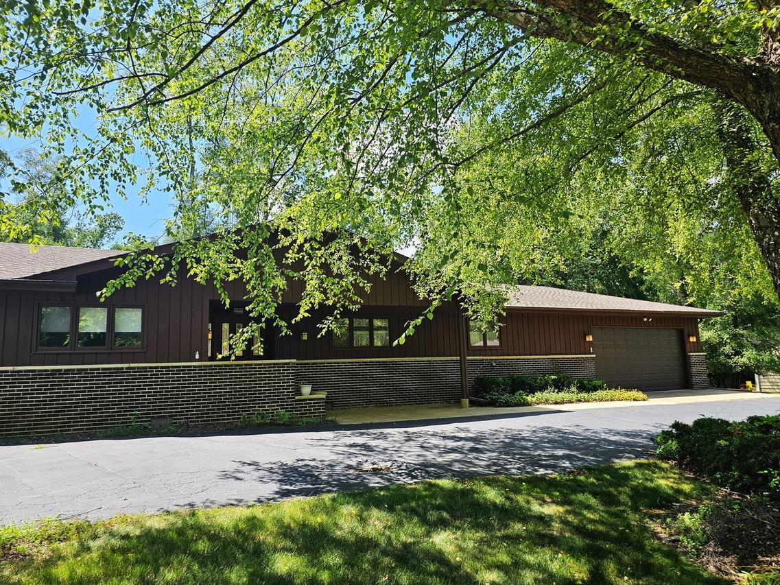 9616 Zimmer Dr., Algonquin, IL 60102