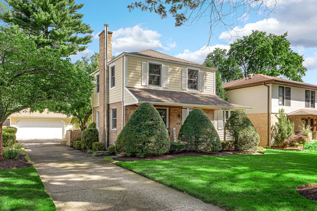 736 E Lincoln Ave., Libertyville, IL 60048