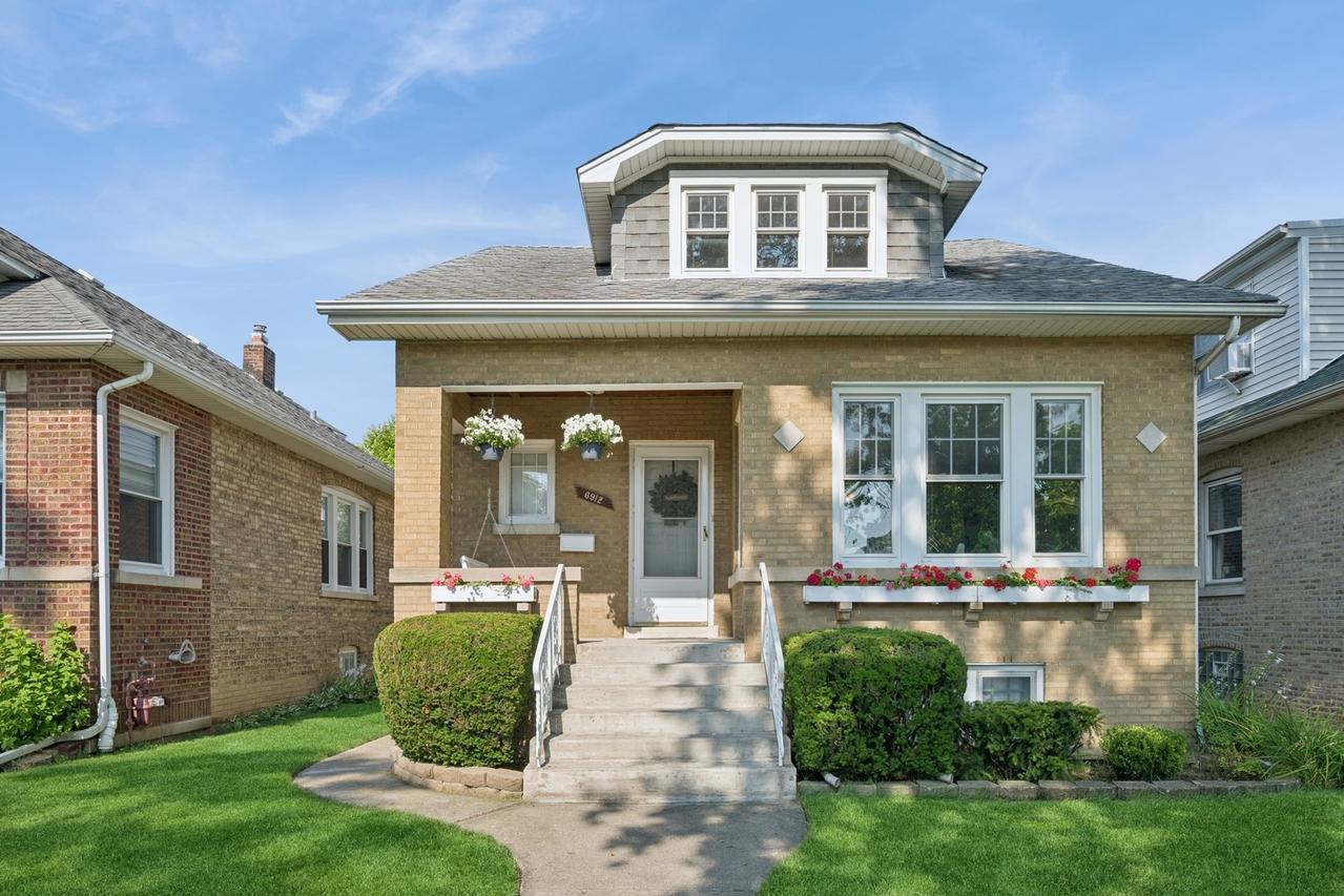 6912 N Osceola Ave., Chicago, IL 60631