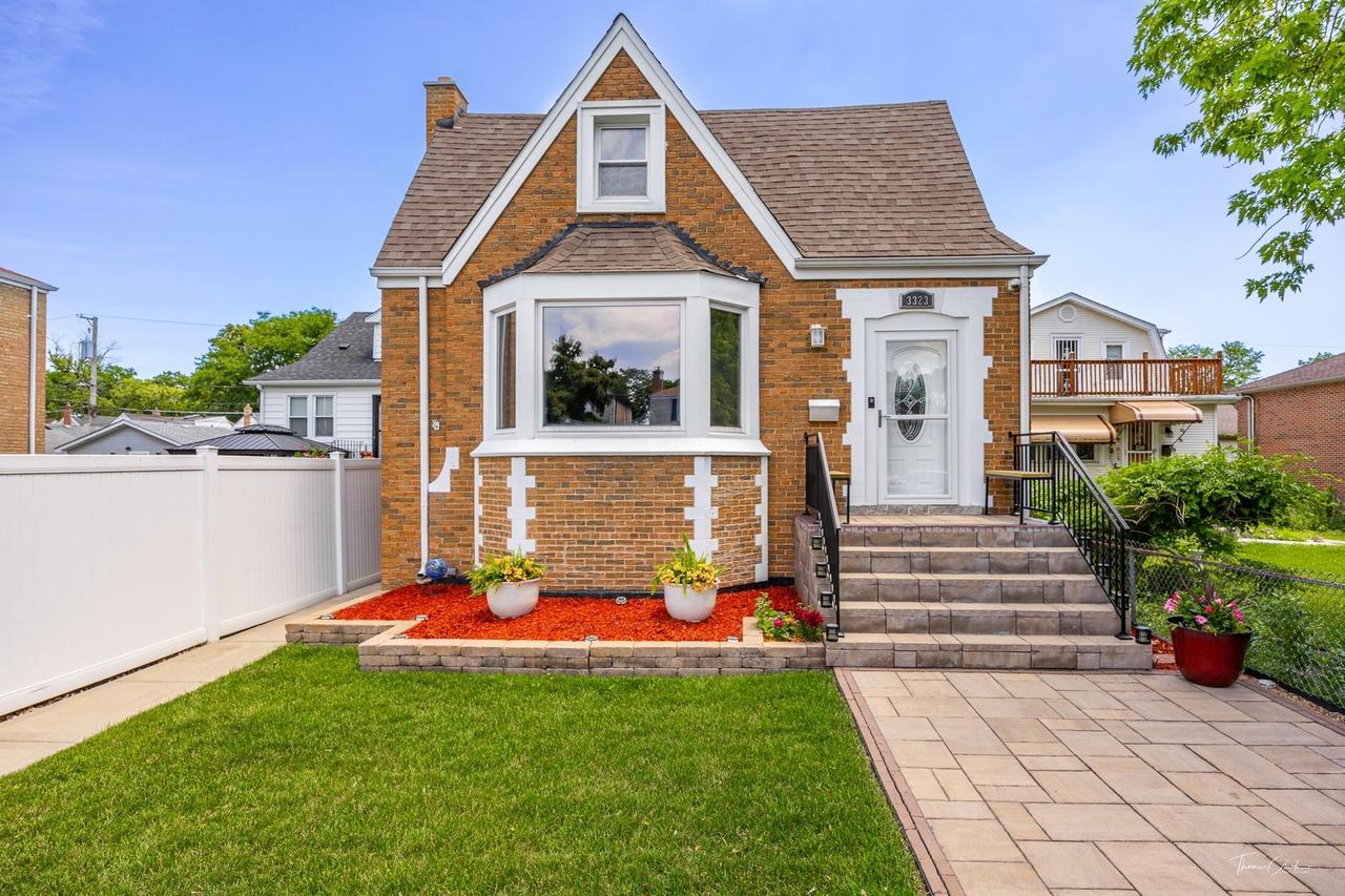 3323 N Pioneer Ave., Chicago, IL 60634
