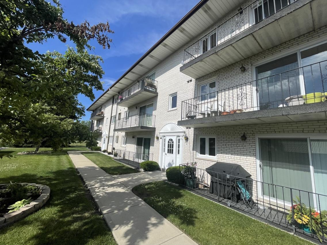 7530 W 111th St. #2B, Worth, IL 60482