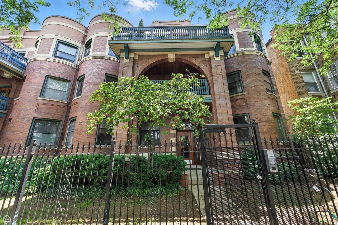 907 W Gordon Ter. #3, Chicago, IL 60613
