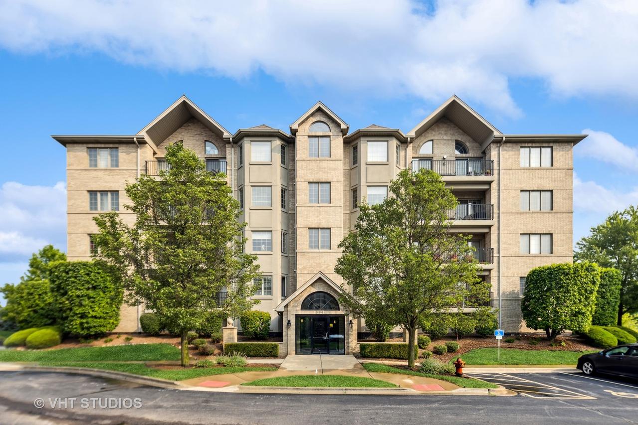 8505 Woodward Ave. #204, Woodridge, IL 60517
