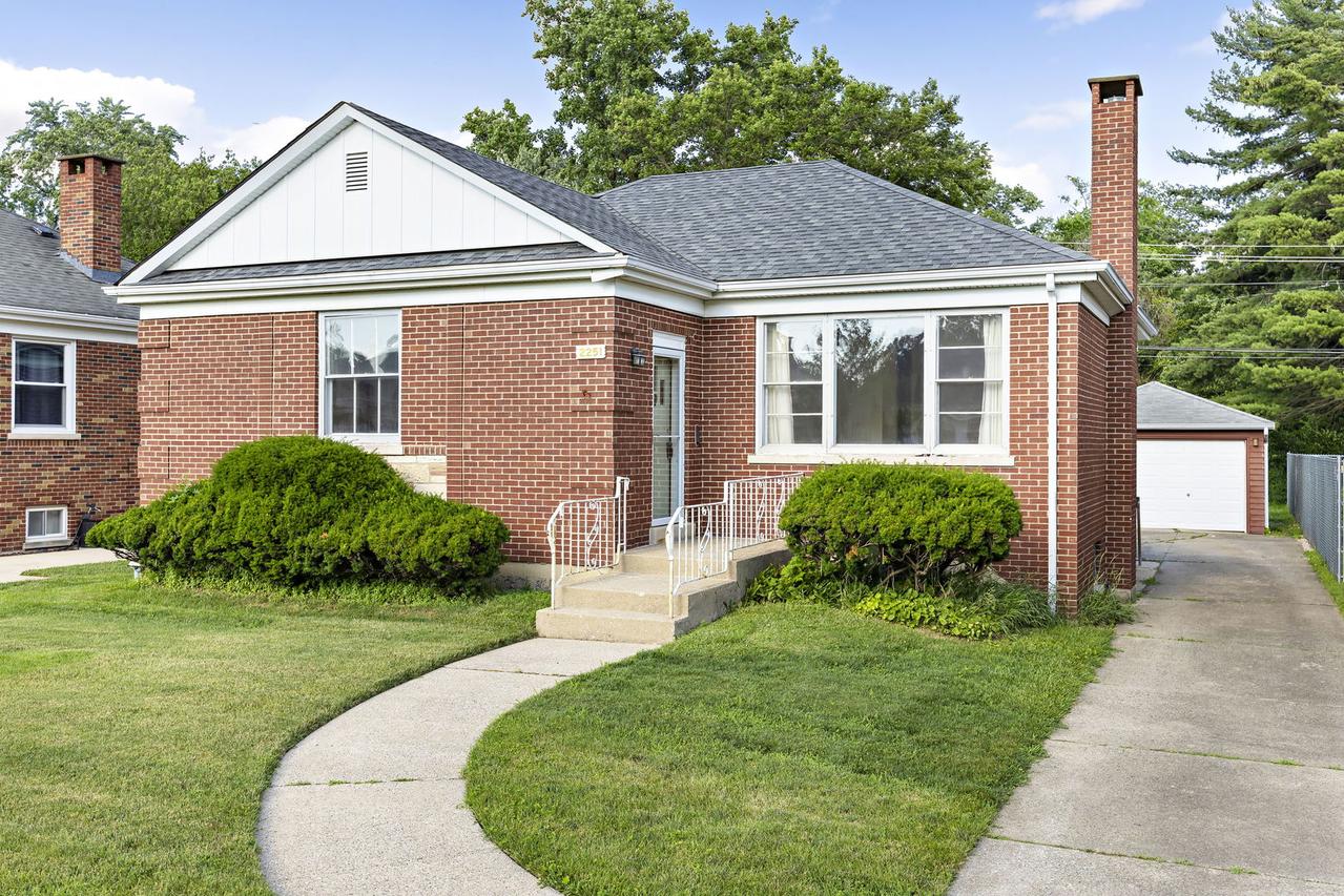 2251 Belleview Ave., Westchester, IL 60154