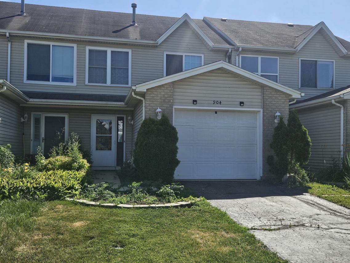 904 N Oak Creek Dr., Genoa, IL 60135