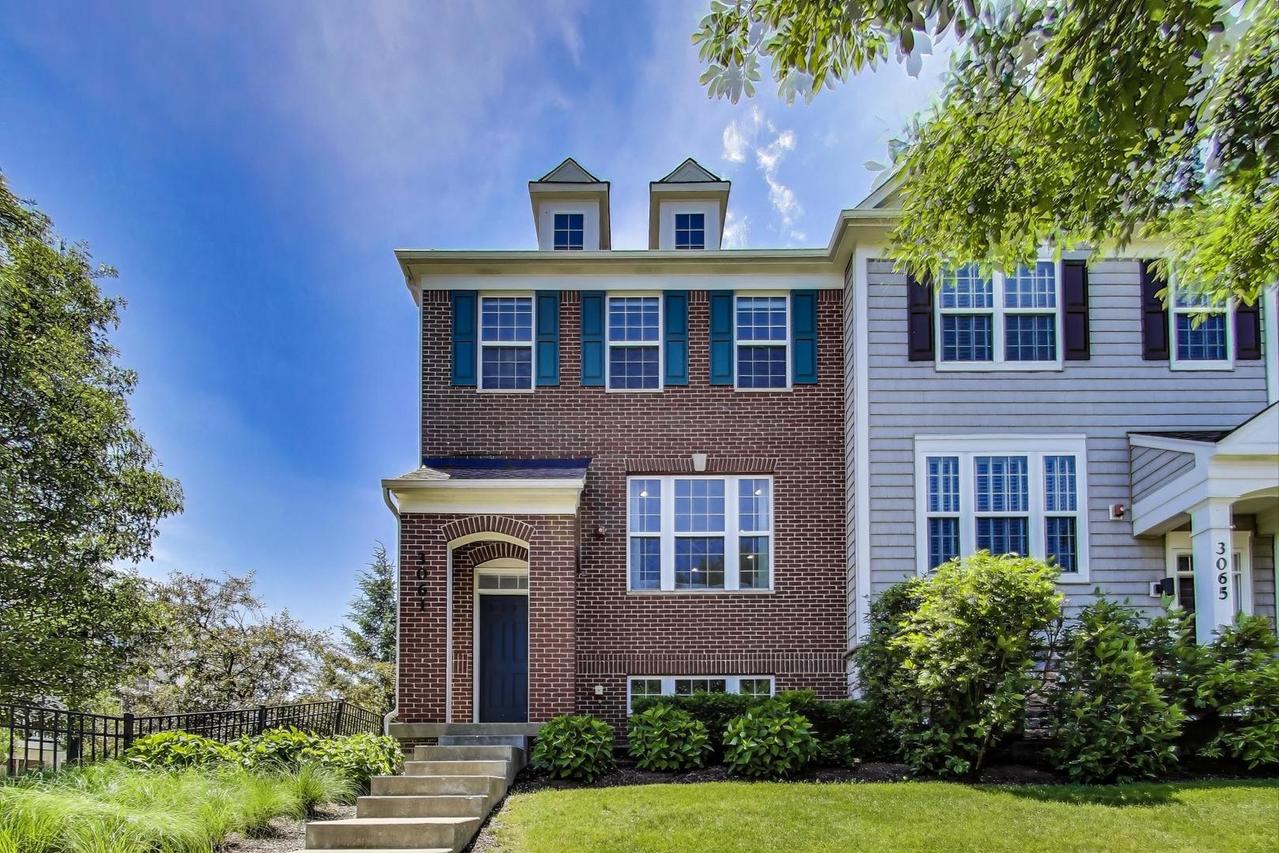 3061 Coral Ln., Glenview, IL 60026