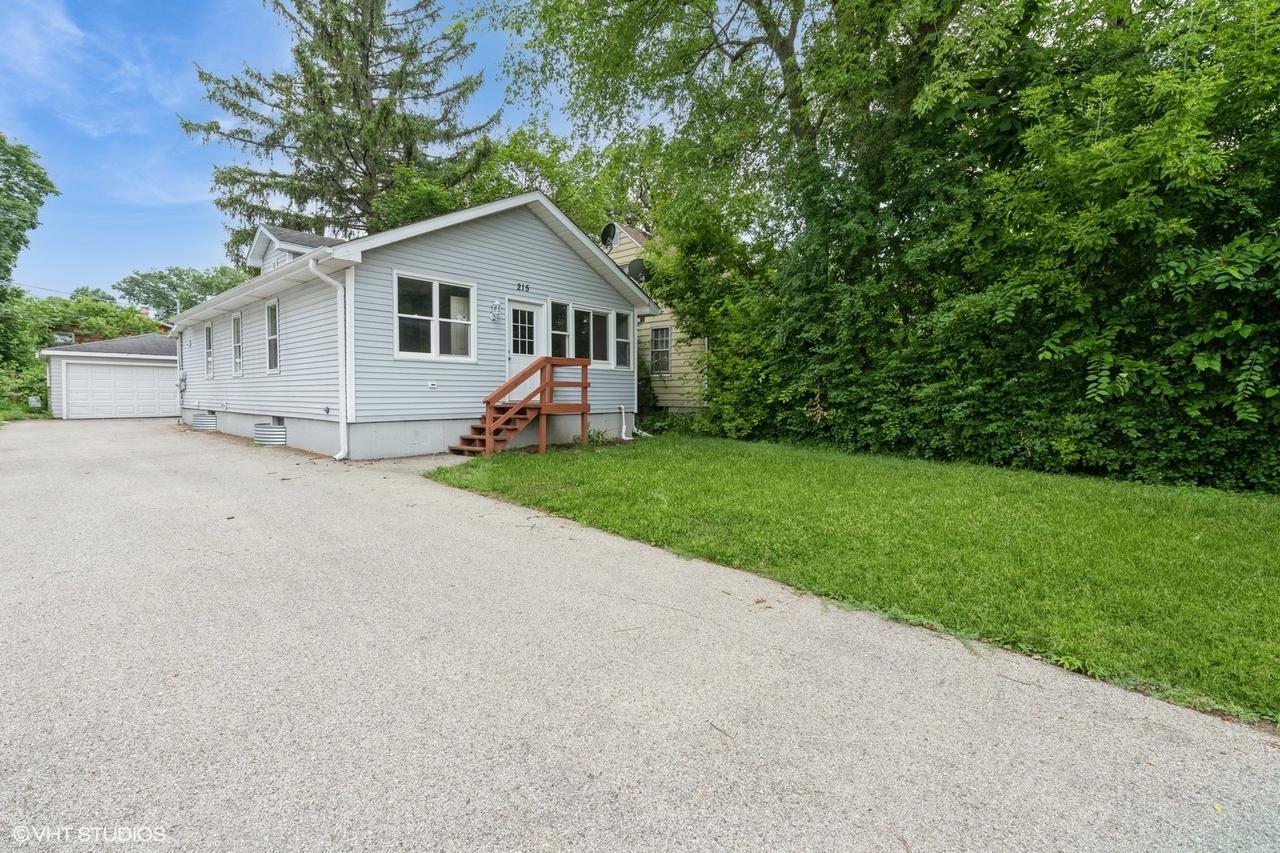 215 Glenwood Dr., Round Lake Beach, IL 60073