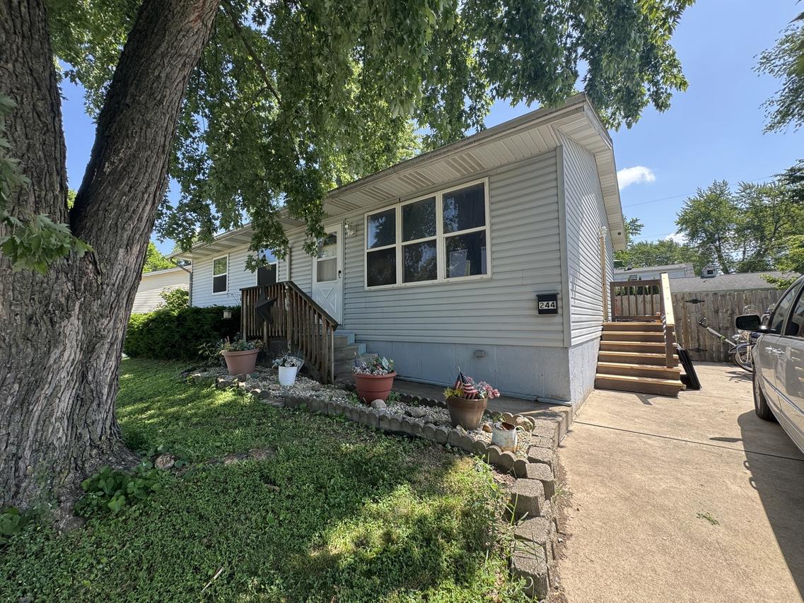 244 S Hadsall St., Genoa, IL 60135