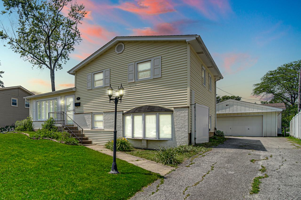 5640 Victoria Dr., Oak Forest, IL 60452