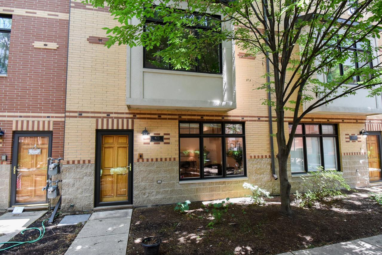 423 Chestnut Ln., Oak Park, IL 60302
