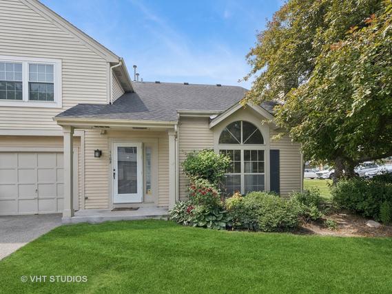 1102 N Knollwood Dr., Palatine, IL 60067
