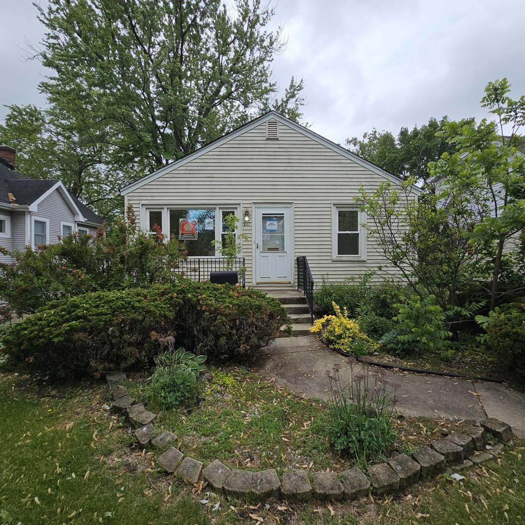 237 Pine St., Villa Park, IL 60181