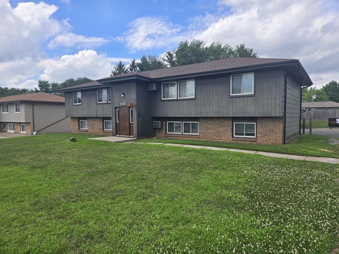 5182 Seaton Hall Dr., Machesney Park, IL 61115