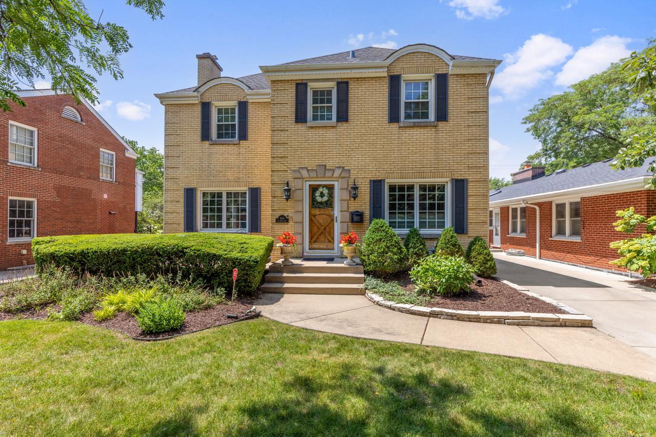 604 S Stone Ave., La Grange, IL 60525