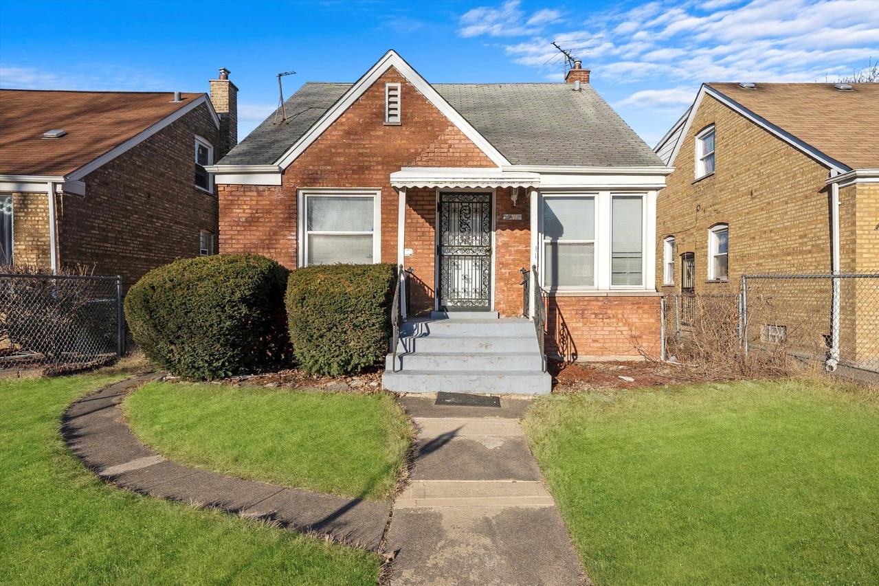 12216 S Carpenter St., Chicago, IL 60643