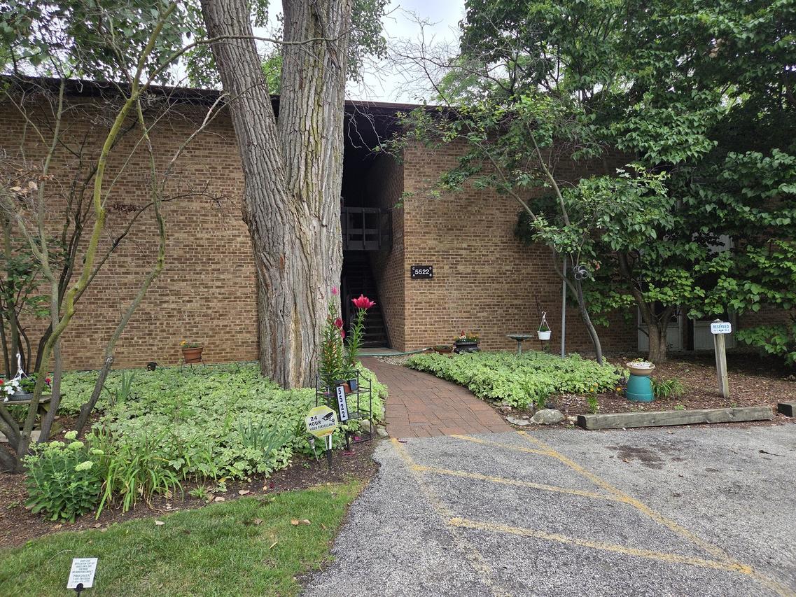 5522 E Lake Dr. #B, Lisle, IL 60532