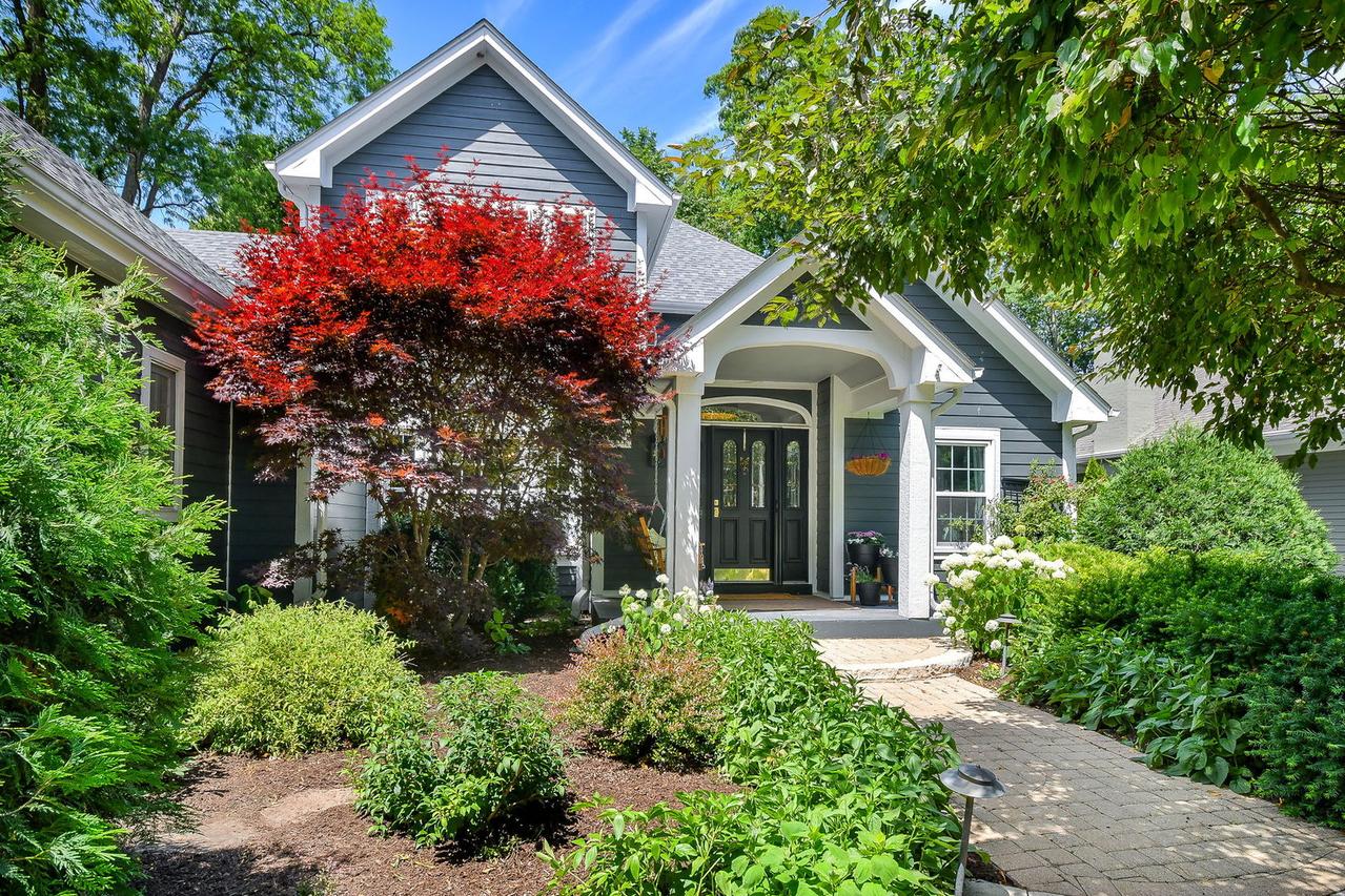 72 Gray St., St. Charles, IL 60174