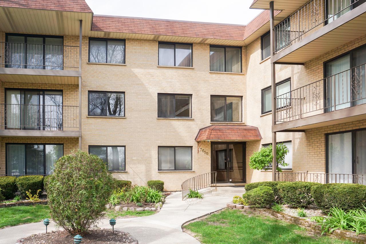 7650 W Lawrence Ave. #201, Norridge, IL 60706