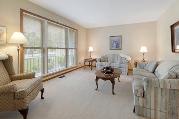 91 Southfield Dr., Vernon Hills, IL 60061