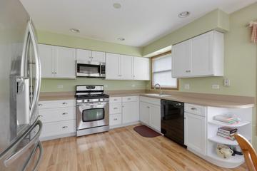 91 Southfield Dr., Vernon Hills, IL 60061