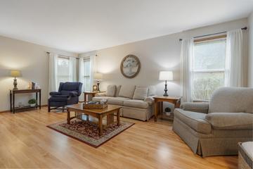 91 Southfield Dr., Vernon Hills, IL 60061