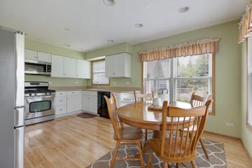 91 Southfield Dr., Vernon Hills, IL 60061