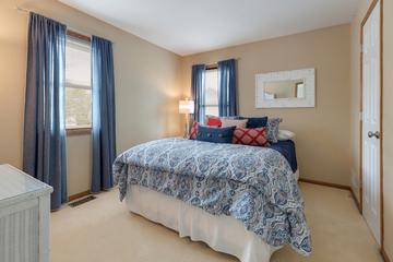 91 Southfield Dr., Vernon Hills, IL 60061
