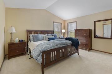 91 Southfield Dr., Vernon Hills, IL 60061