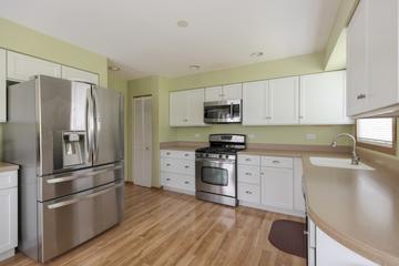 91 Southfield Dr., Vernon Hills, IL 60061