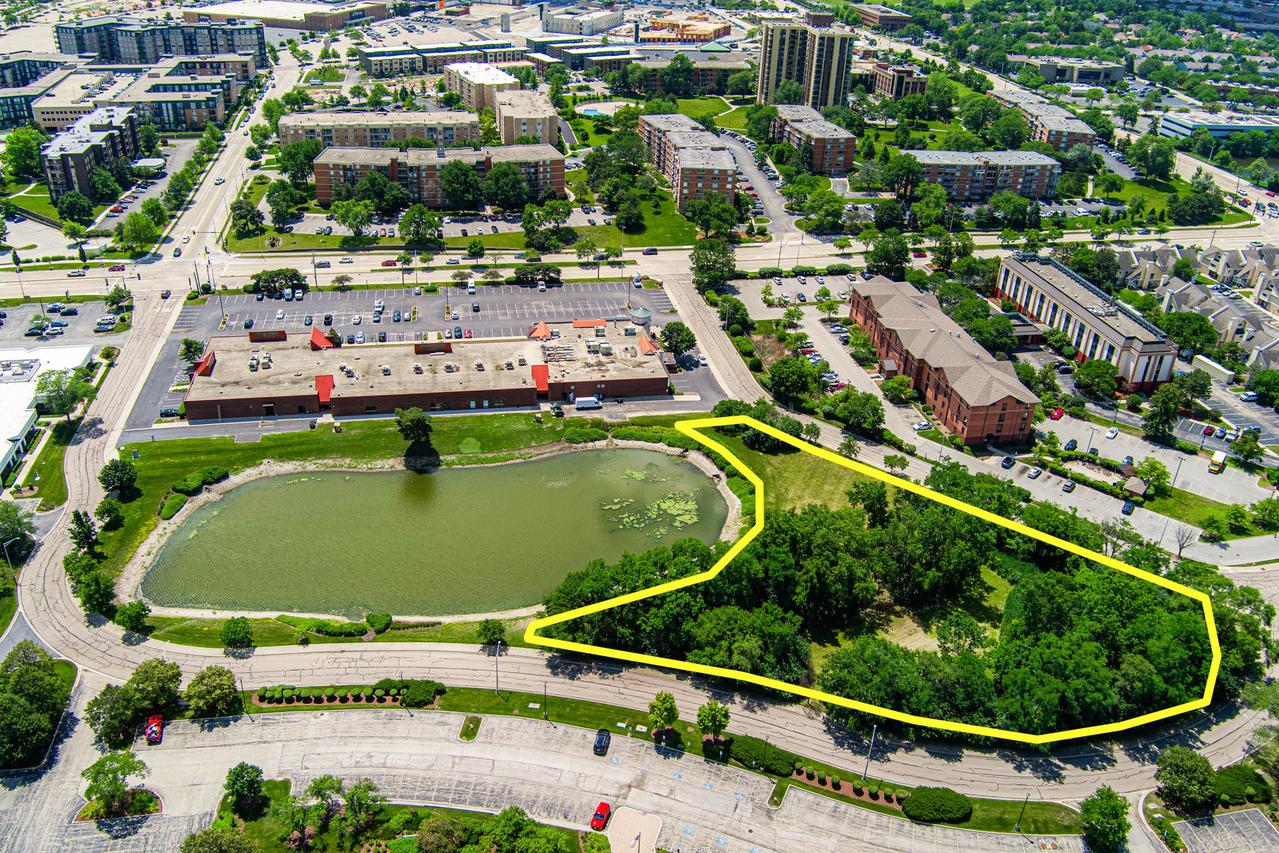 250 St Regis Pl., Lombard, IL 60148