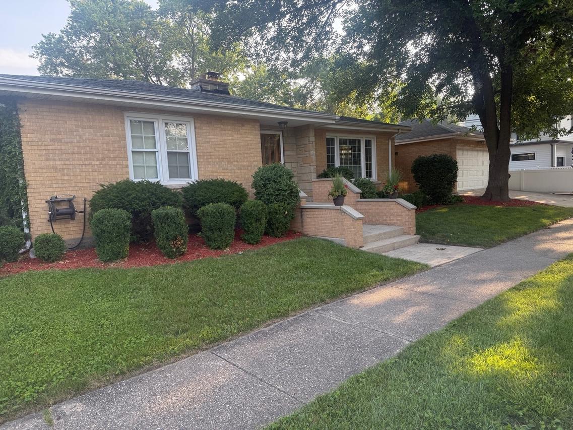 901 Florence Dr., Park Ridge, IL 60068