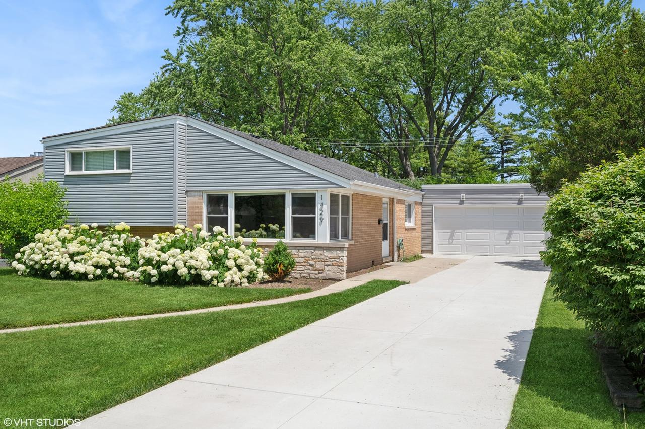 1429 Ferndale Ave., Highland Park, IL 60035