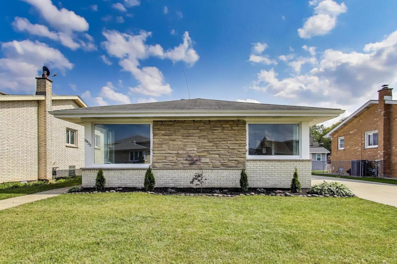 8433 W Betty Ter., Niles, IL 60714