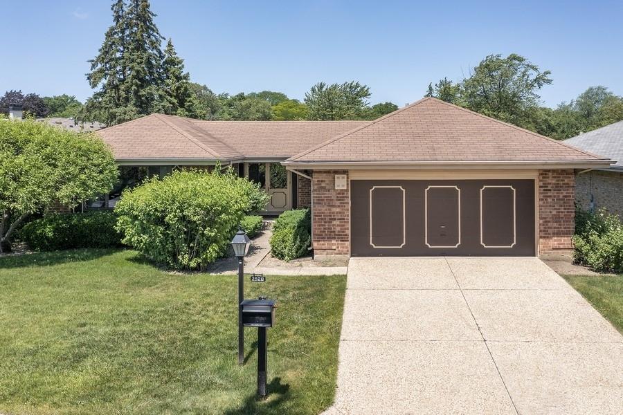2520 Burgundy Ln., Northbrook, IL 60062