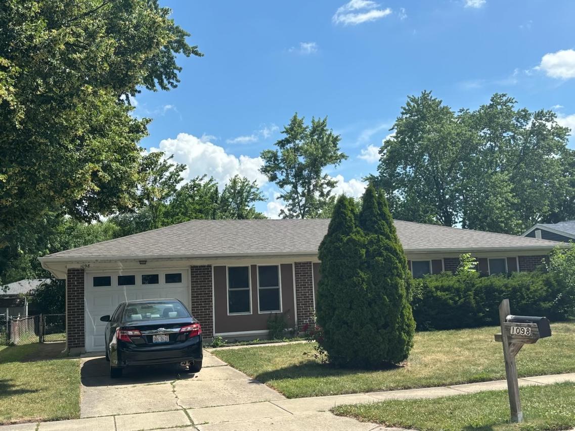 1098 Highbury Dr., Elgin, IL 60120