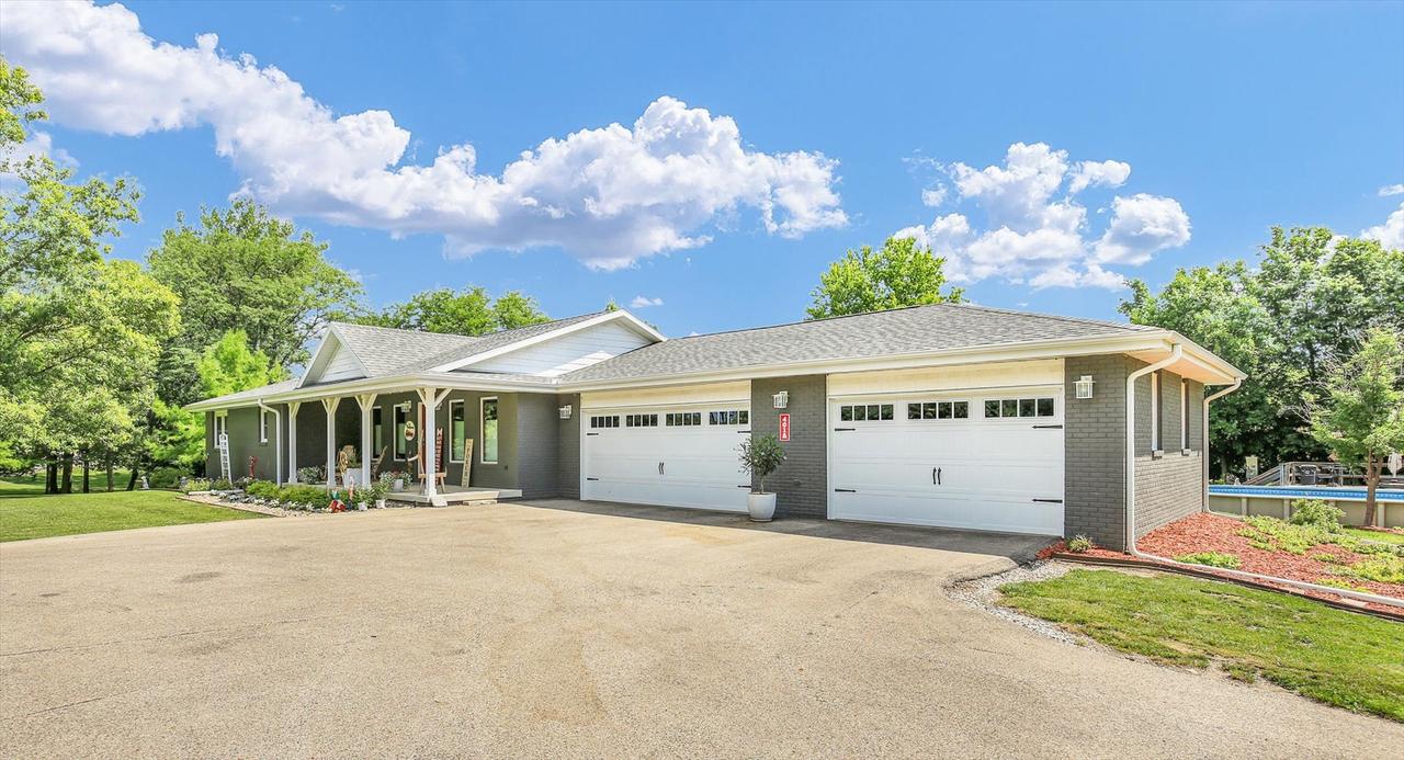 401 A County Road 2500, Mahomet, IL 61853