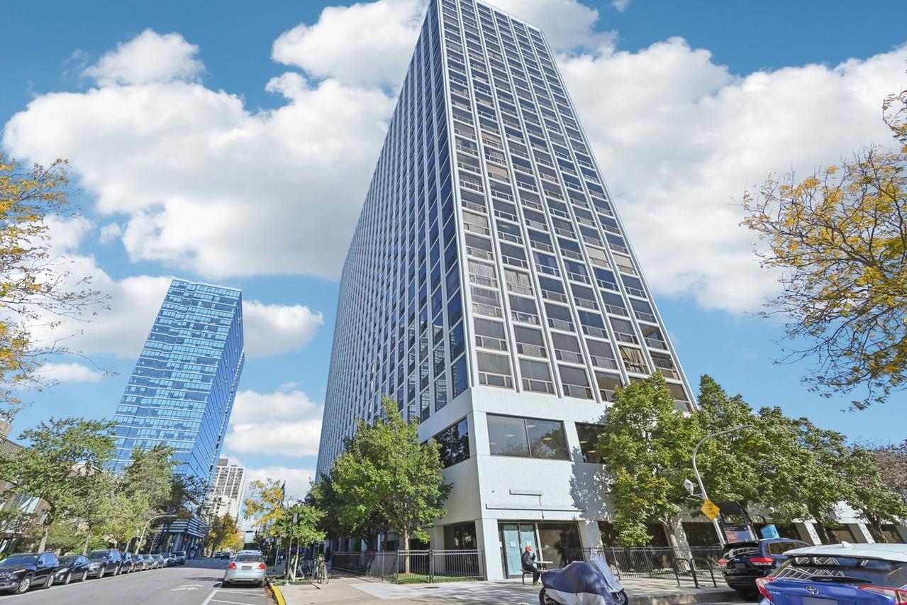 4343 N Clarendon Ave. #1004, Chicago, IL 60613