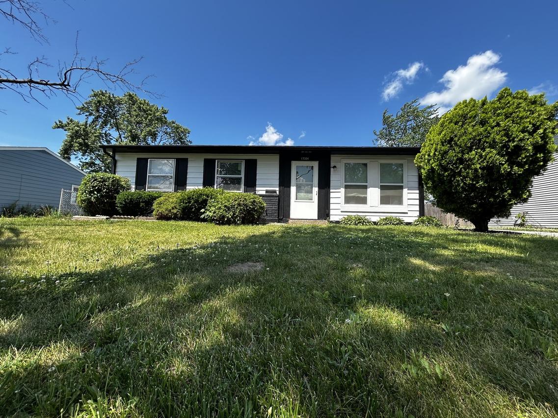 17304 Peach Grov Ave., Hazel Crest, IL 60429