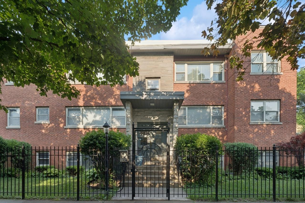 7501 N Damen Ave. #AG, Chicago, IL 60645