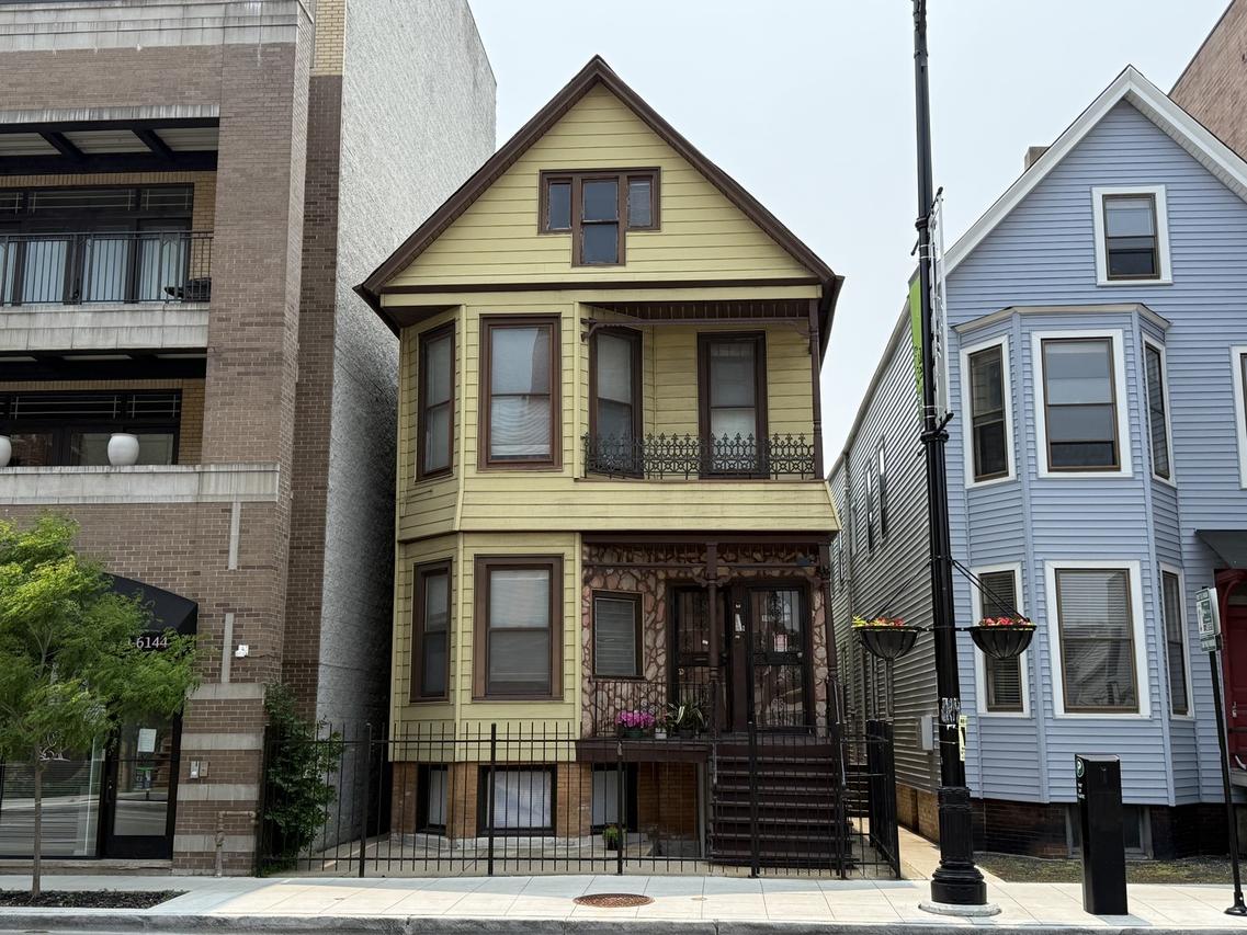 1427 W Belmont Ave., Chicago, IL 60657