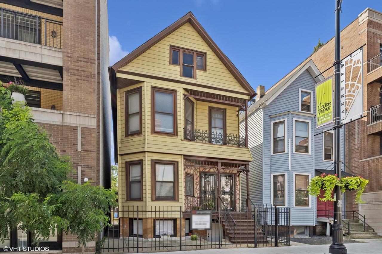 1427 W Belmont Ave., Chicago, IL 60657