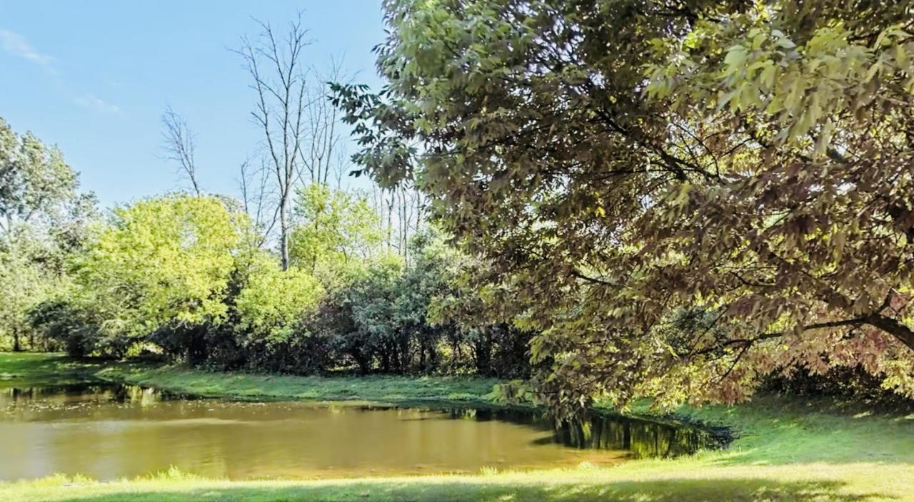 1241 Ashlawn Dr., Lake Forest, IL 60045