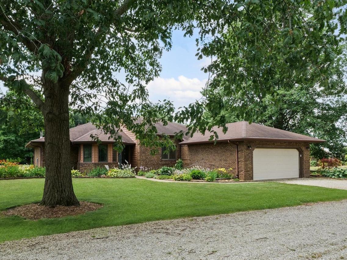 2911 E Oaks Rd., Urbana, IL 61802