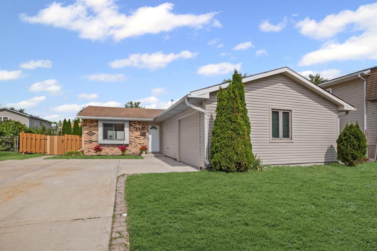 10 W Schubert Ave., Glendale Heights, IL 60139
