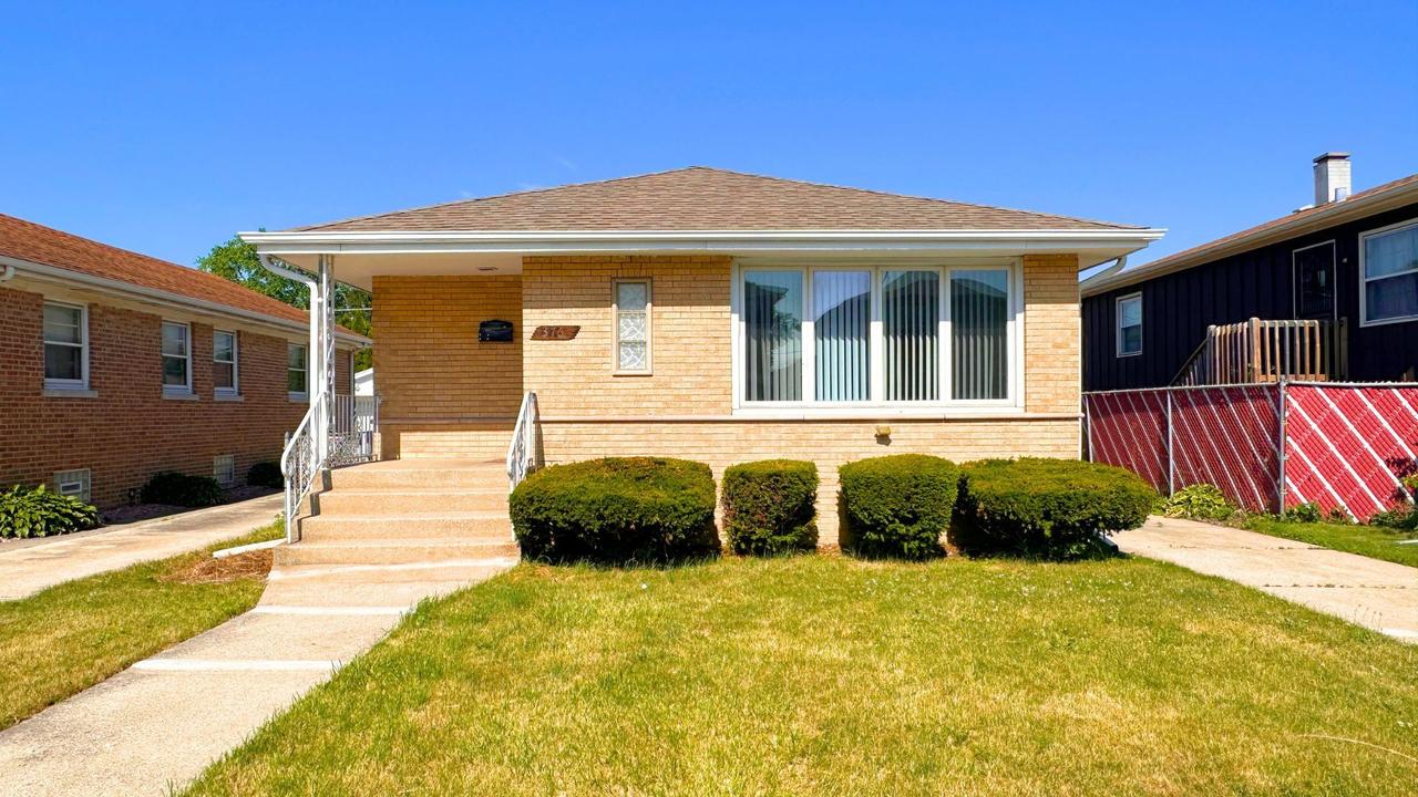 376 Luella Ave., Calumet City, IL 60409
