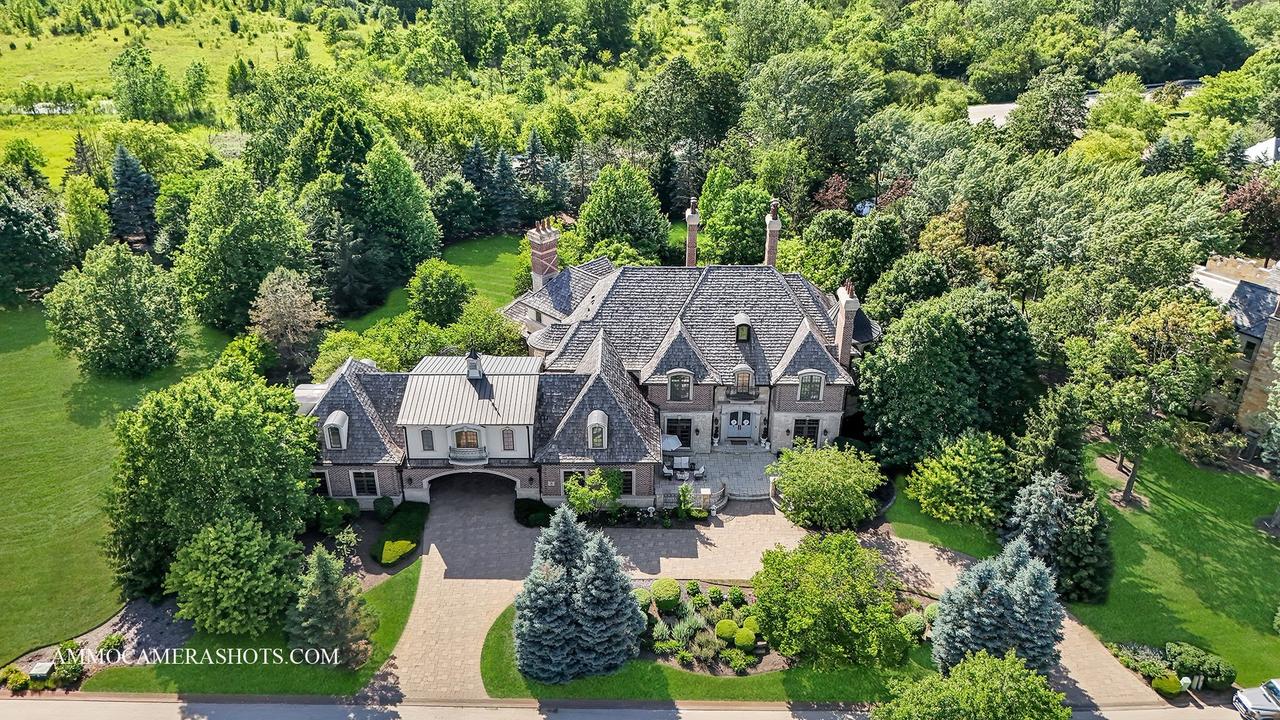 8 Brooke Ln., South Barrington, IL 60010