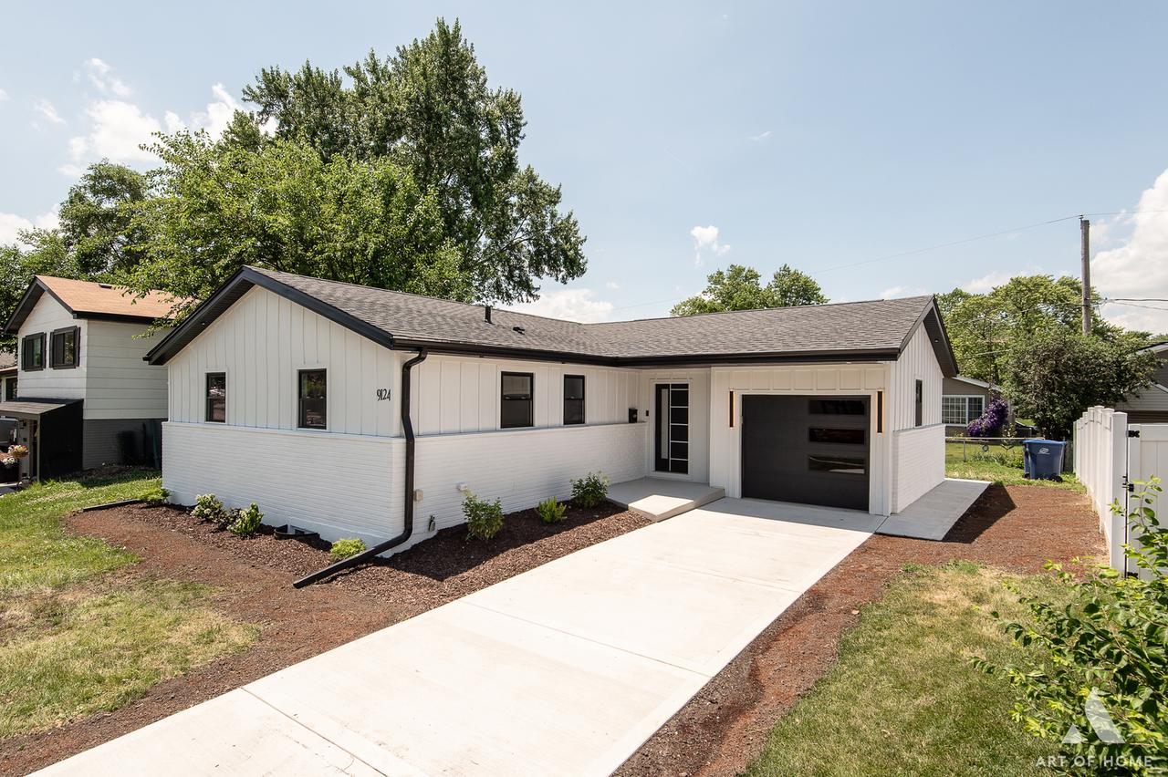 9124 S 88th Ave., Hickory Hills, IL 60457