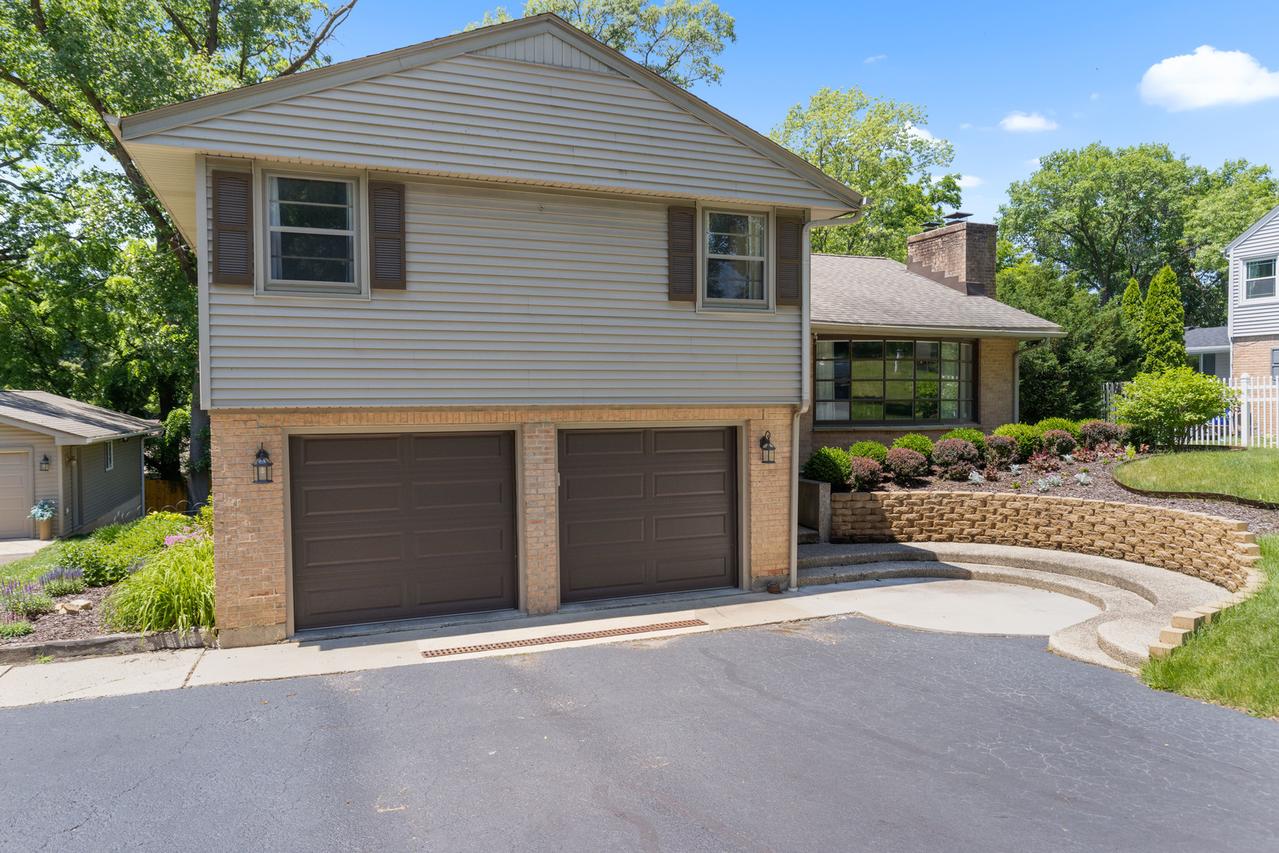 1920 Kings Hwy., Rockford, IL 61107