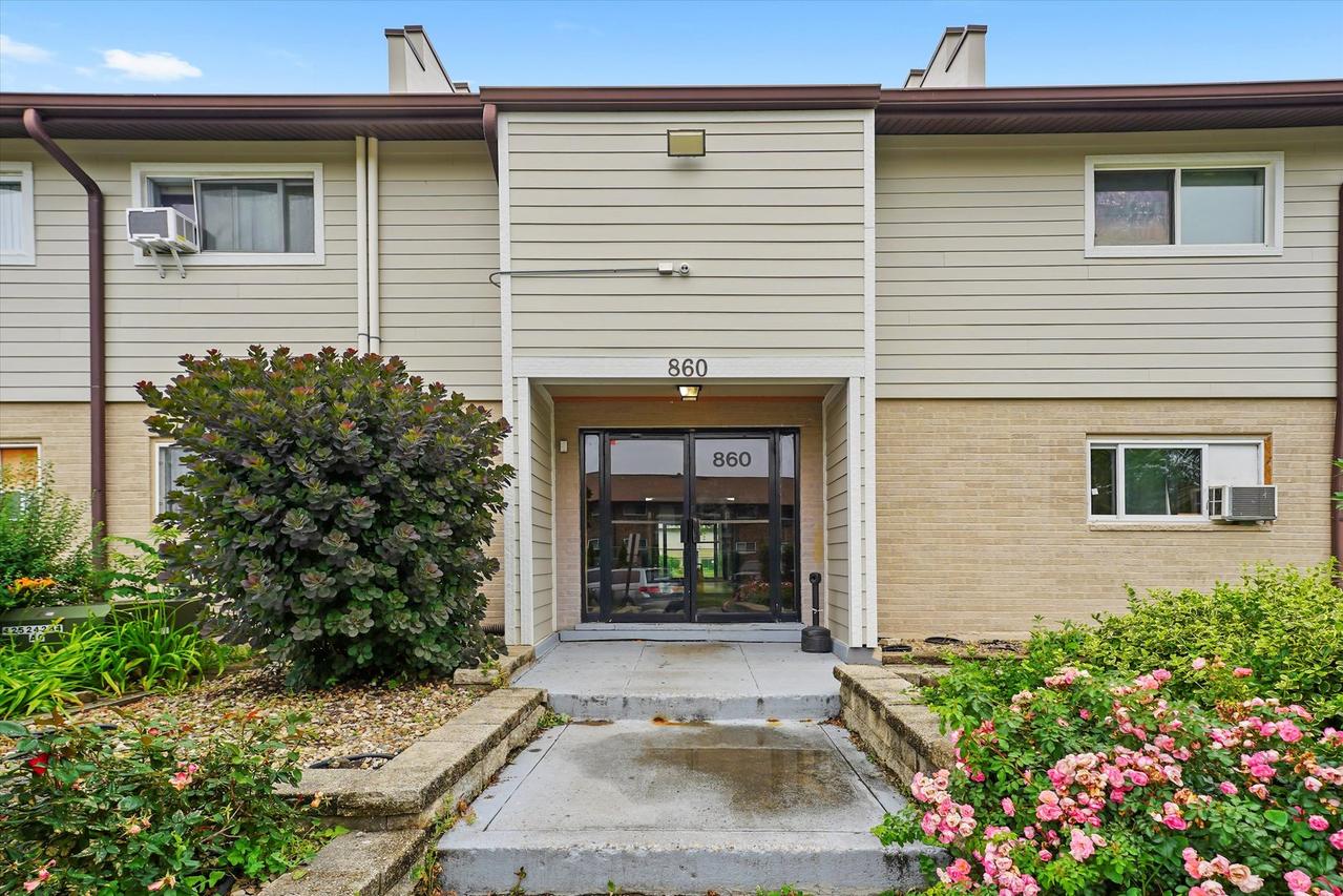 860 E Old Willow Rd. #228, Prospect Heights, IL 60070